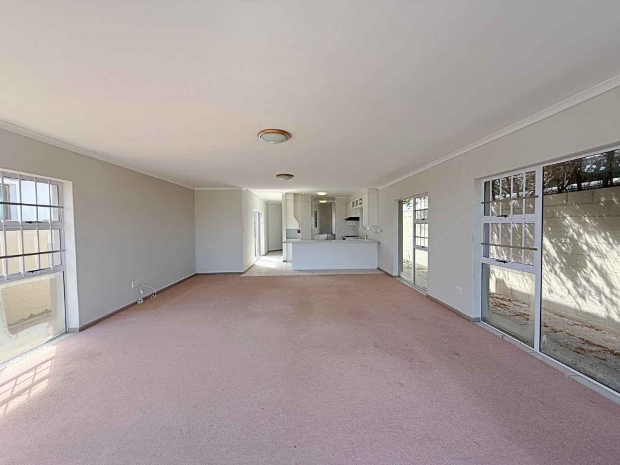 4 Bedroom Property for Sale in Middedorp Western Cape